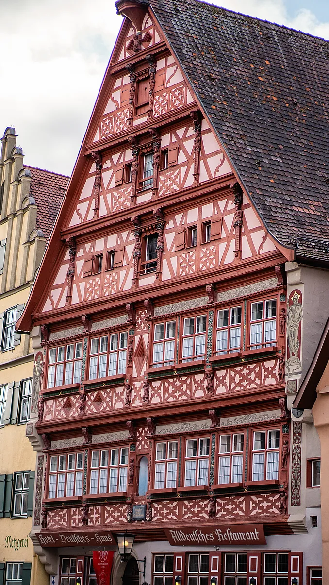 Außenansicht des Stammhauses des Hotel Deutsches Haus in Dinkelsbühl